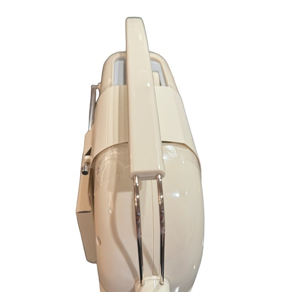 Hearth & Hand Magnolia Portable AM/FM Bluetooth Radio Cream - Picture 7 of 7